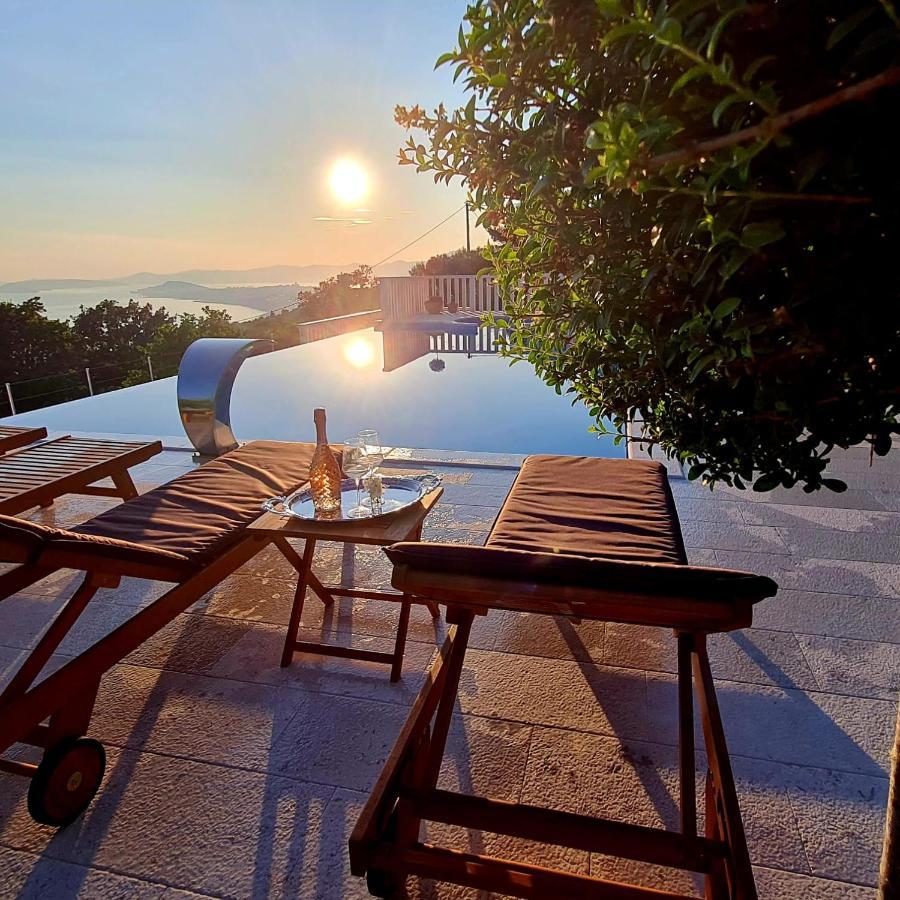 Sea View Luxury Apart Hotel Villa Conte With Swiming Pool And Romantic Spa Podstrana Kültér fotó