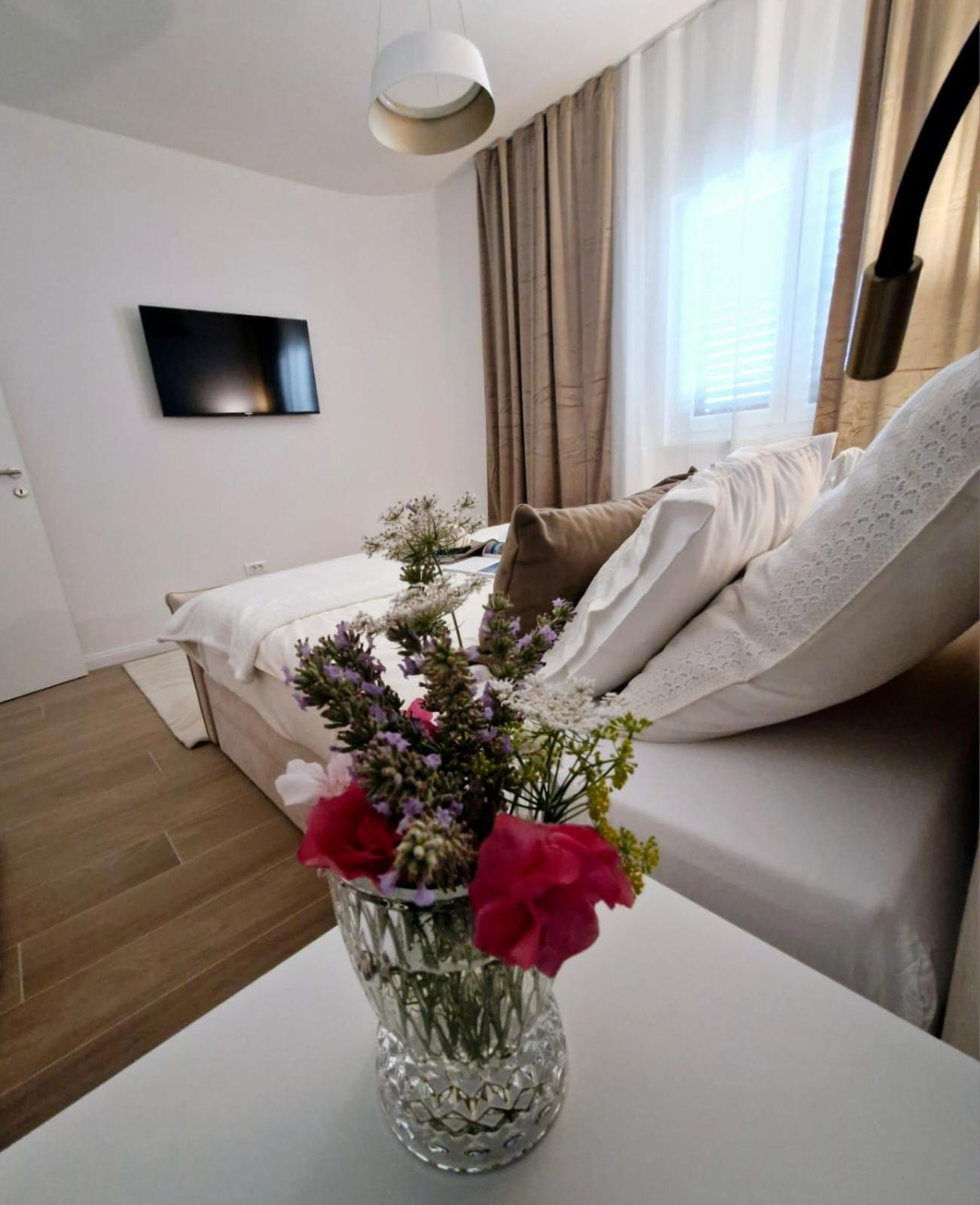 Sea View Luxury Apart Hotel Villa Conte With Swiming Pool And Romantic Spa Podstrana Kültér fotó